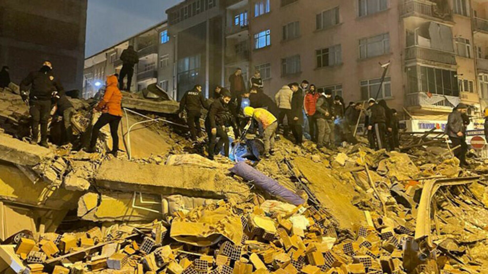 You are currently viewing Erdbeben in der Türkei und Kurdistan: Spendenaufruf